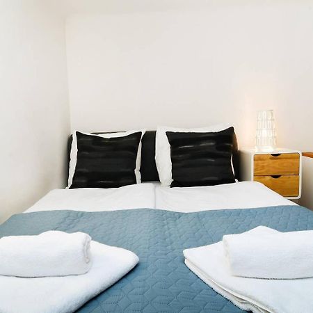 בודפשט Central & Colorful Studio With Air Conditioning מראה חיצוני תמונה